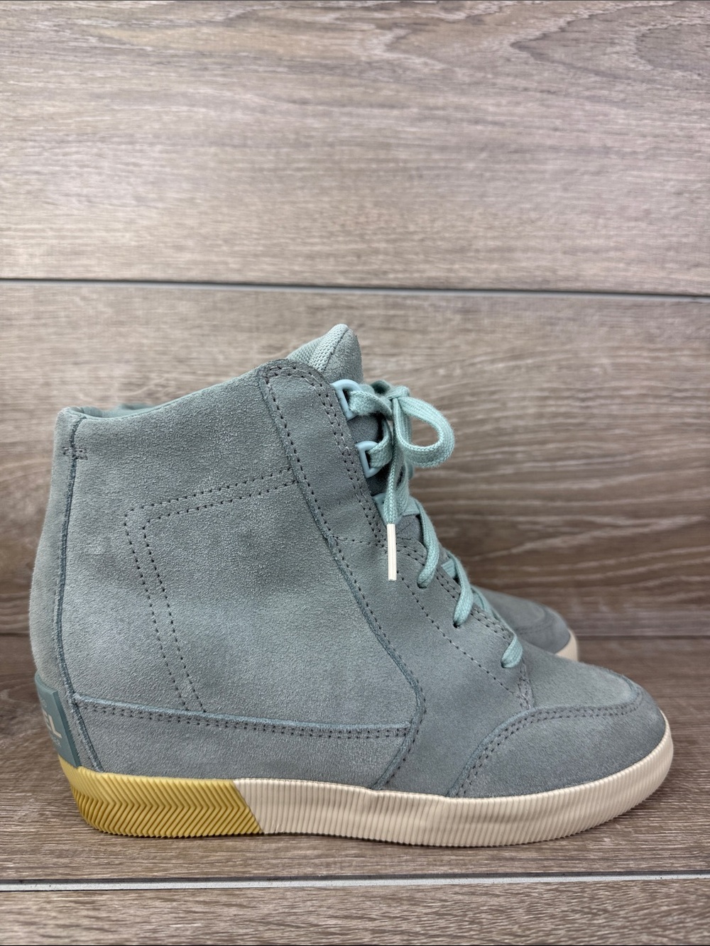 Sorel Out ‘N About Women’s Sz 7.5 Light Blue Leather Hidden Wedge Lace Up Bootie
